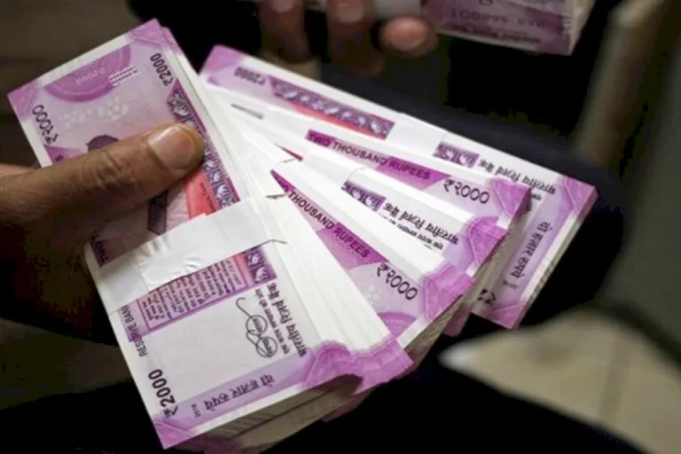Total-Value-Of-Rs-2000-Banknotes-In-Circulation-Declines-To-Rs-7,755-Cr-As-On-May-19:-Rbi