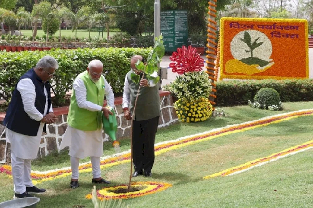 Pm-Narendra-Modi-Plants-Sapling-On-The-Occasion-Of-World-Environment-Day
