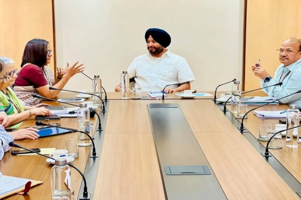 Mos-Railways-Ravneet-Singh-Conducts-High-Level-Review-Meeting-With-Railway-Board-Members