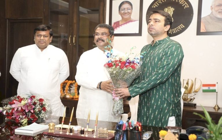 Dharmendra-Pradhan-Assumes-Charge-As-Union-Minister-Of-Education;-Rao-Inderjit-Singh-Takes-Charge-As-Mos-(Independent-Charge)-Mospi