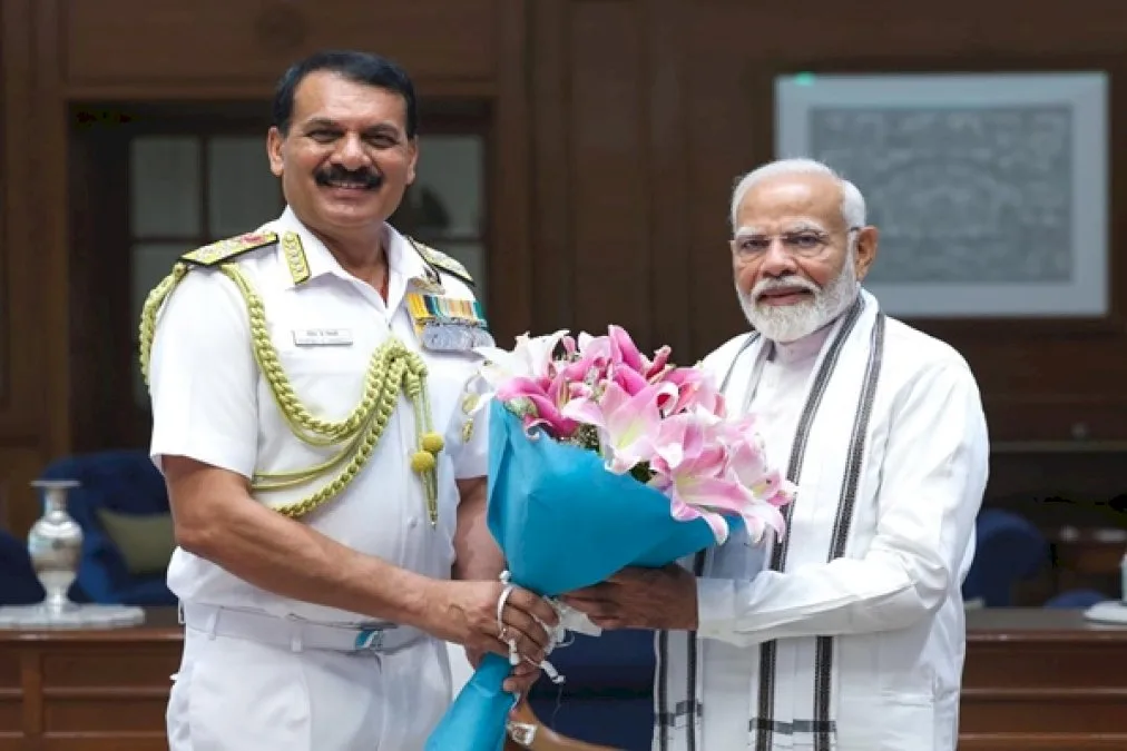 Naval-Chief-Admiral-Briefs-Pm-Modi-On-Navy’s-Combat-Readiness, Aatmanirbharta &-Triservice-Synergy