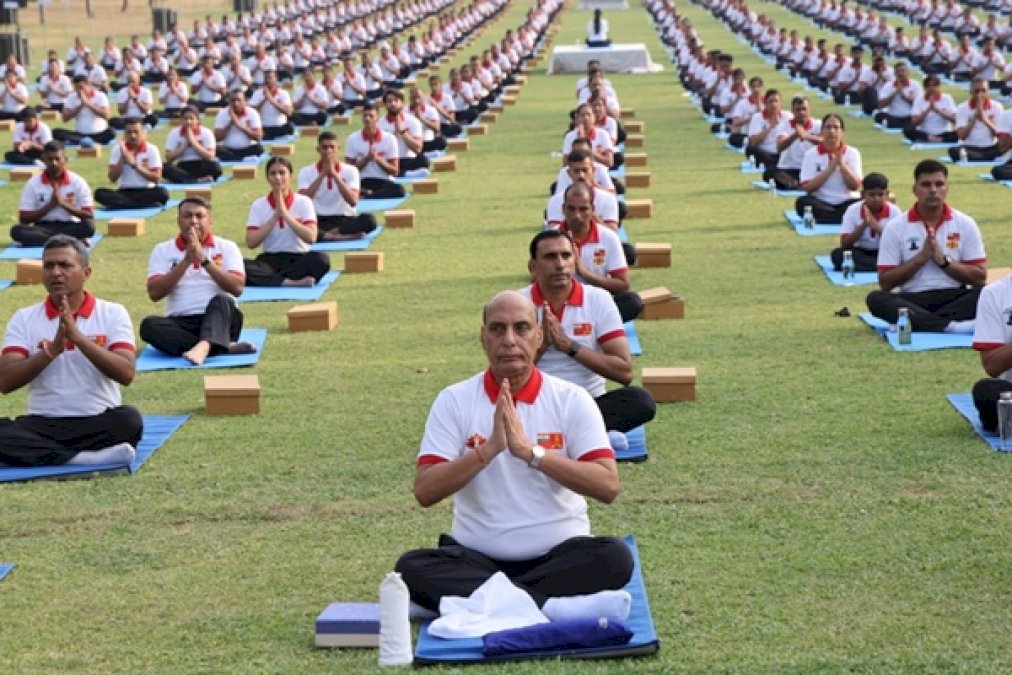 Uttar-Pradesh-Marks-10Th-International-Yoga-Day-With-Defence-Minister-Rajnath-Singh-&-Cm-Yogi-Adityanath-Leading-Celebrations