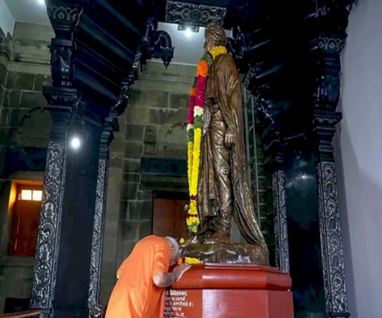 Pm-Narendra-Modi-Pays-Homage-To-Swami-Vivekananda-On-His-Death-Anniversary